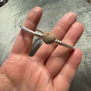 Authentic New Pandora Moments Rose & Silver Pave Heart Bracelet!